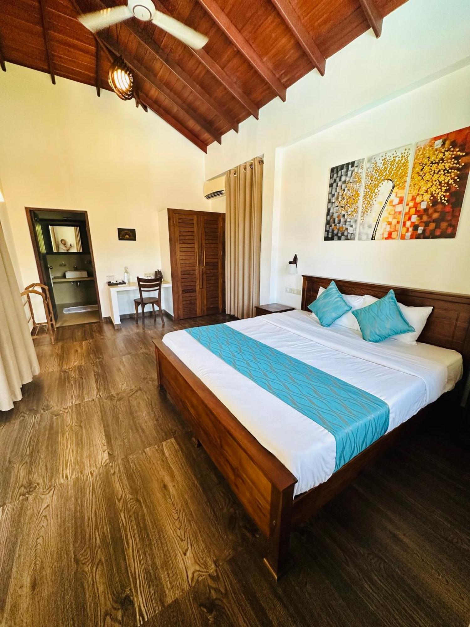 Parrot Hotel 4*