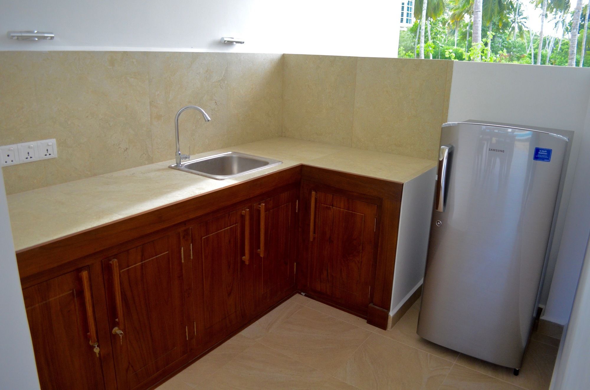 Parrot Hotel 4*